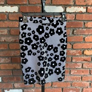 TOPSHOP MINI SKIRT Size: 4